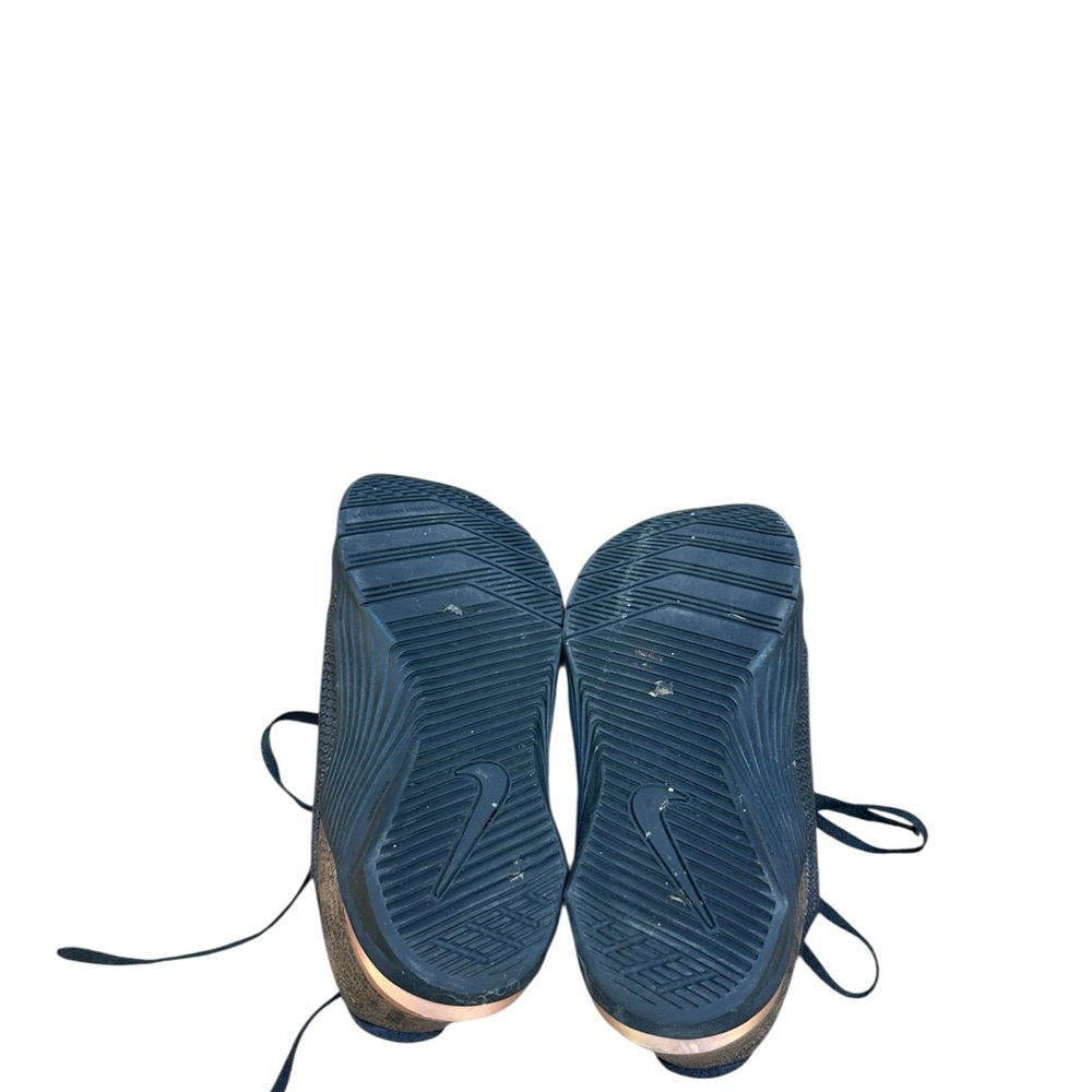 Women's Nike Metcon 5 X Training Shoes in a black and rose gold colorway - Picture 4 of 5